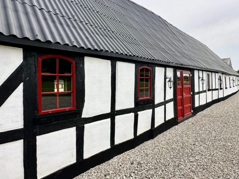 Bondehusvinduer med bue Bondehusvinduer med bue